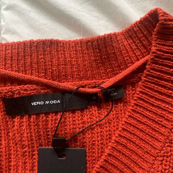 V neck sweater with fringed ends - Picture 3 of 5